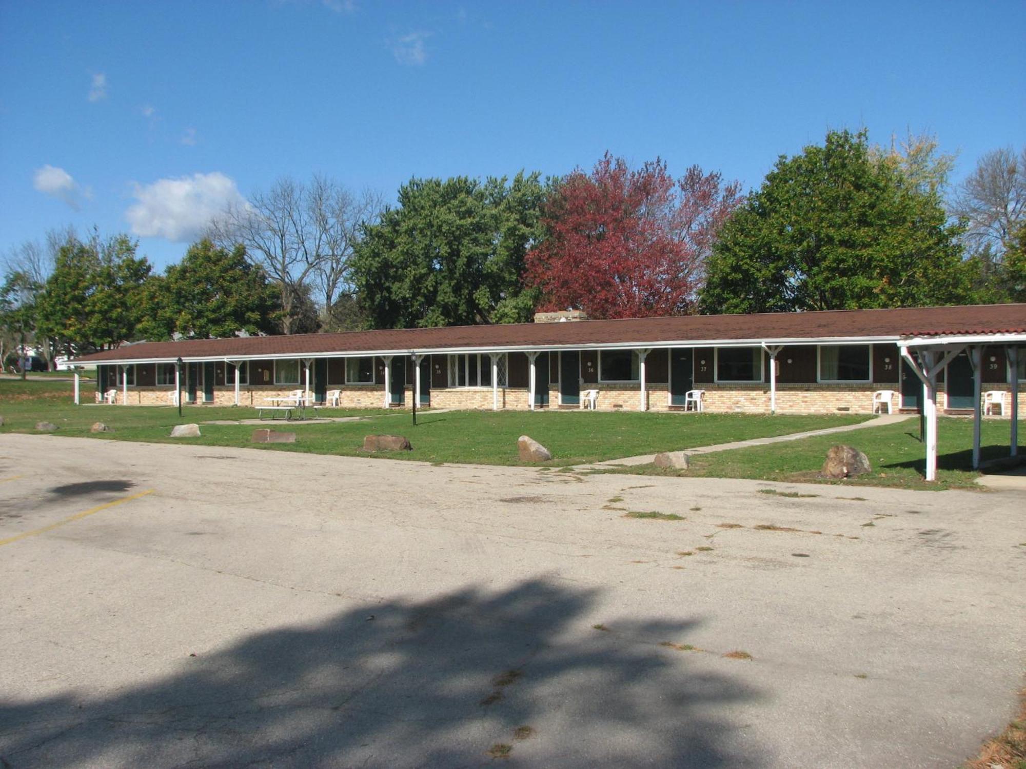 Spinning Wheel Motel Baraboo Exterior photo