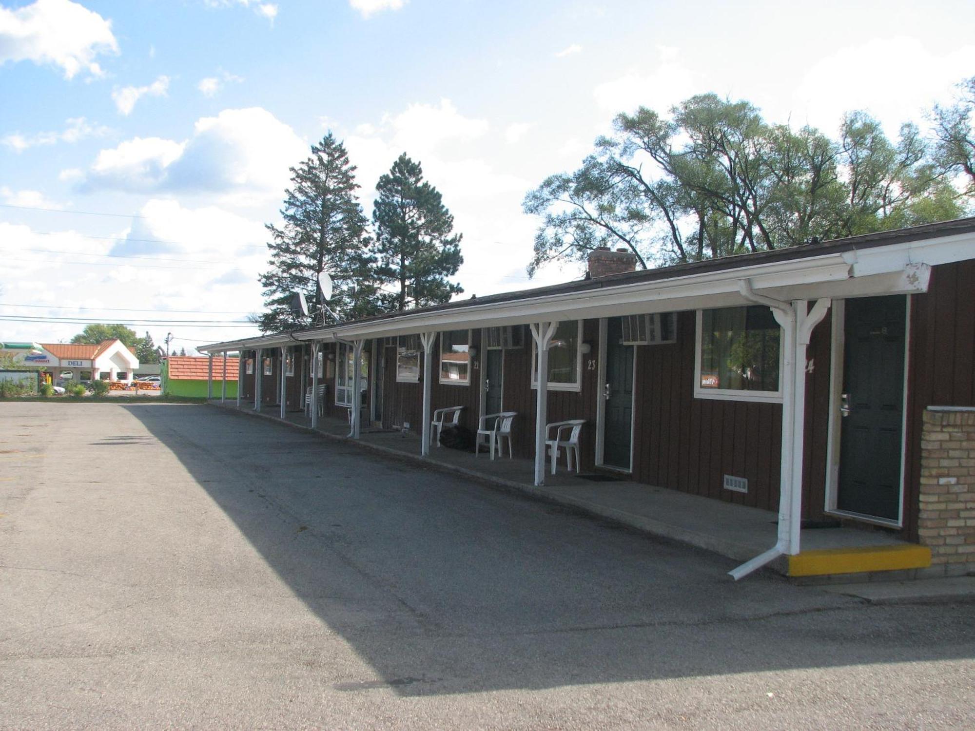 Spinning Wheel Motel Baraboo Exterior photo