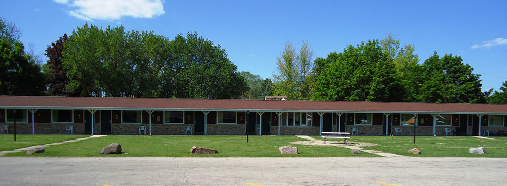 Spinning Wheel Motel Baraboo Exterior photo