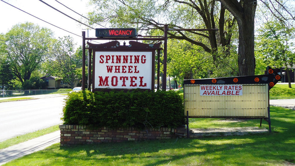 Spinning Wheel Motel Baraboo Exterior photo