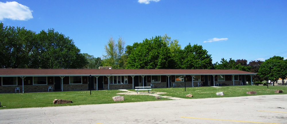 Spinning Wheel Motel Baraboo Exterior photo