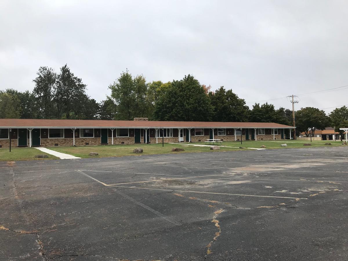 Spinning Wheel Motel Baraboo Exterior photo