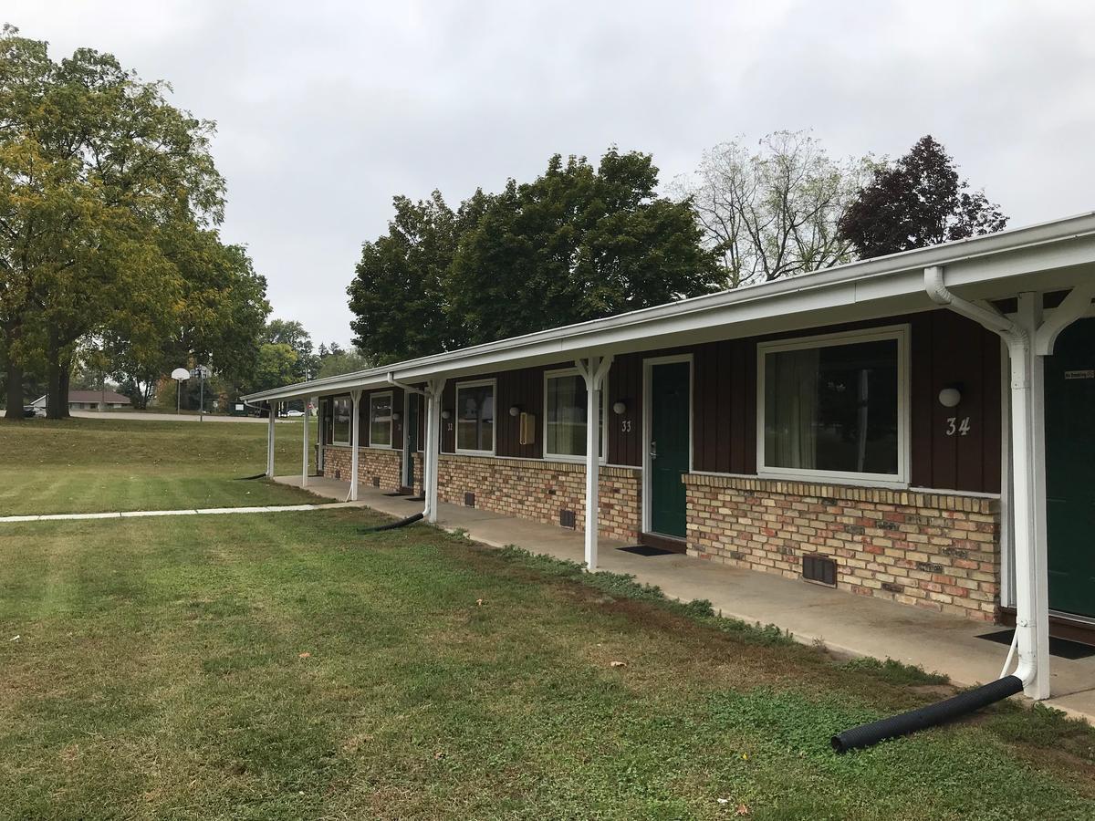 Spinning Wheel Motel Baraboo Exterior photo