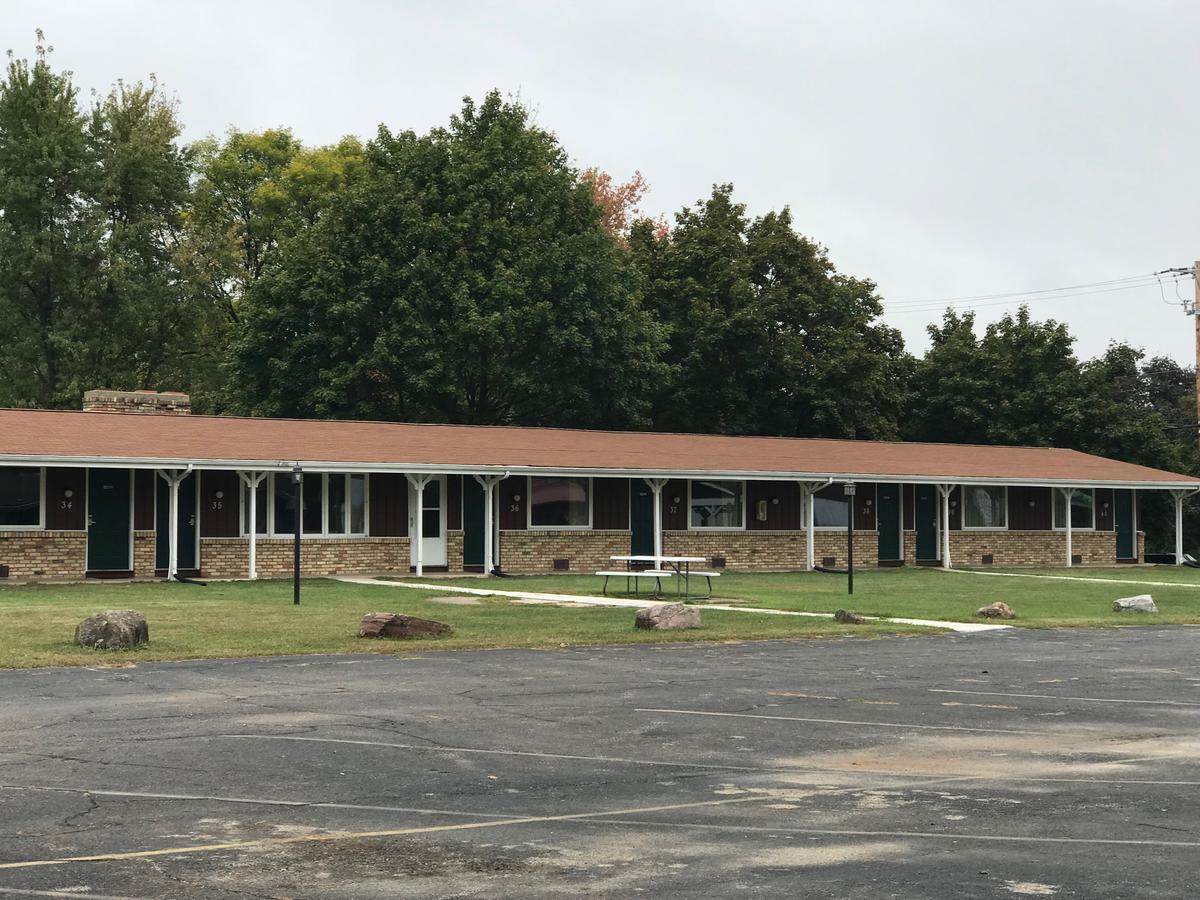 Spinning Wheel Motel Baraboo Exterior photo