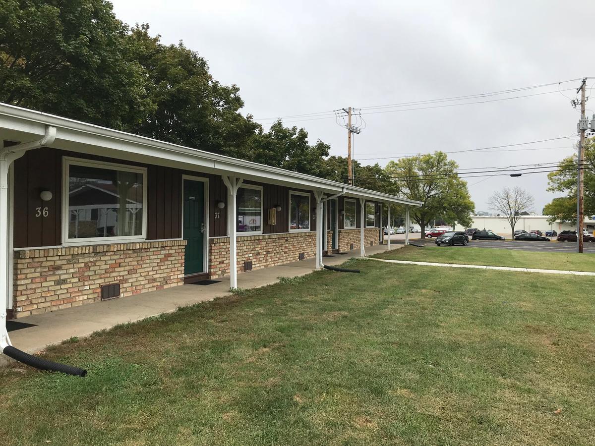 Spinning Wheel Motel Baraboo Exterior photo