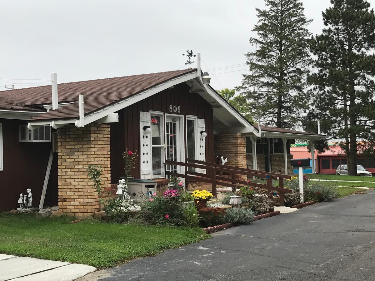 Spinning Wheel Motel Baraboo Exterior photo