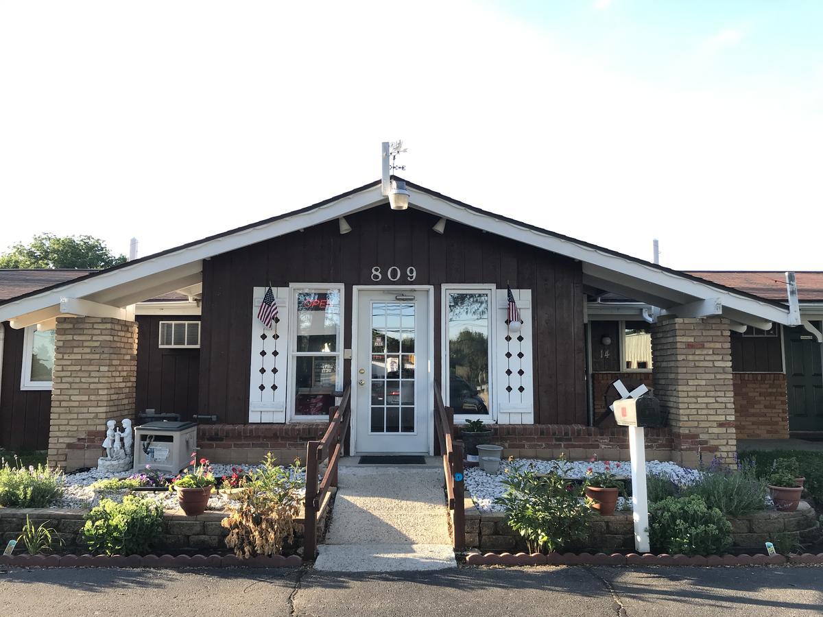 Spinning Wheel Motel Baraboo Exterior photo