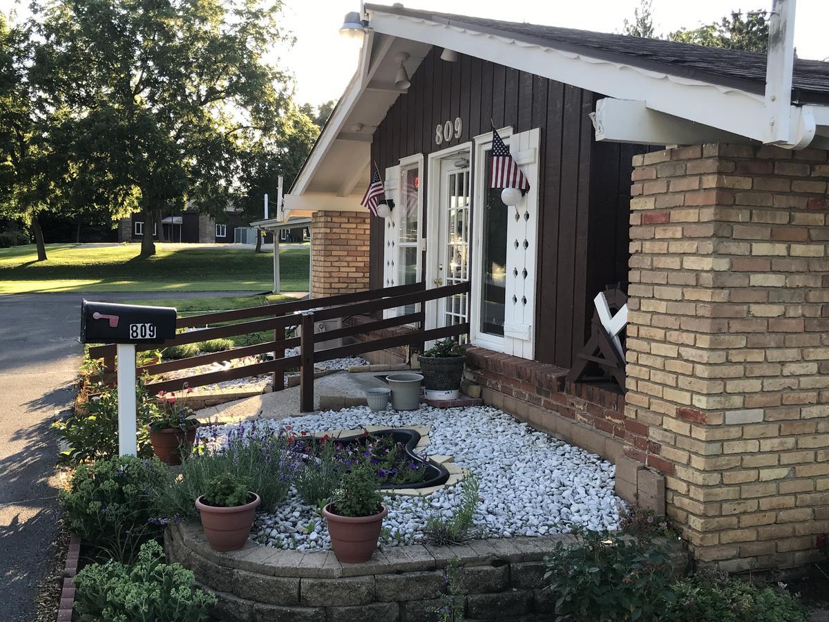 Spinning Wheel Motel Baraboo Exterior photo