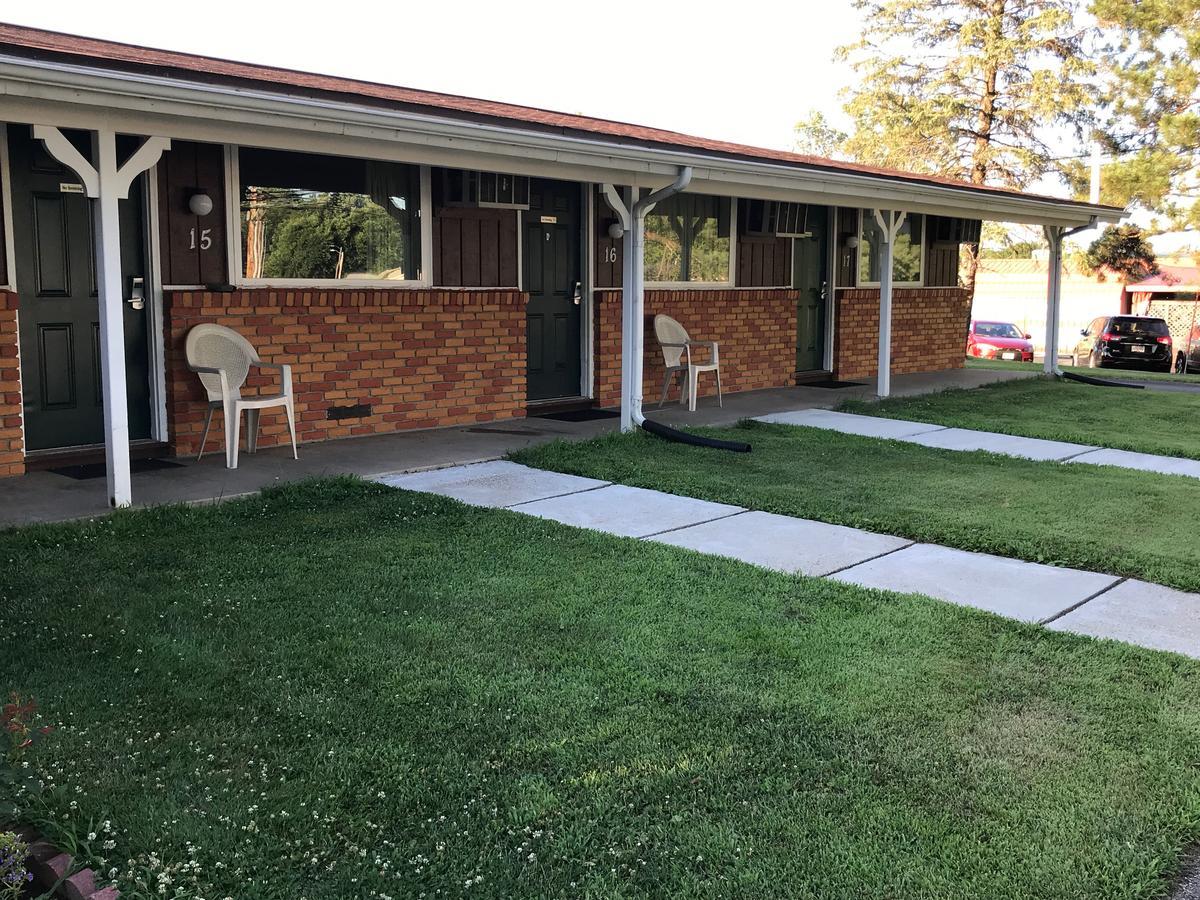 Spinning Wheel Motel Baraboo Exterior photo